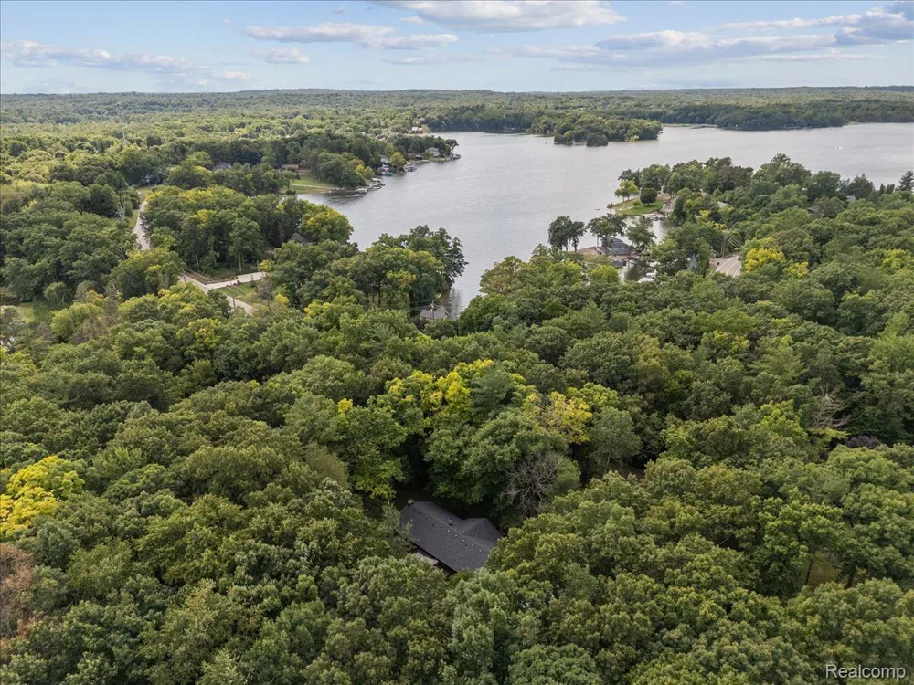 1600 Moffat Addison Township, MI 48367
