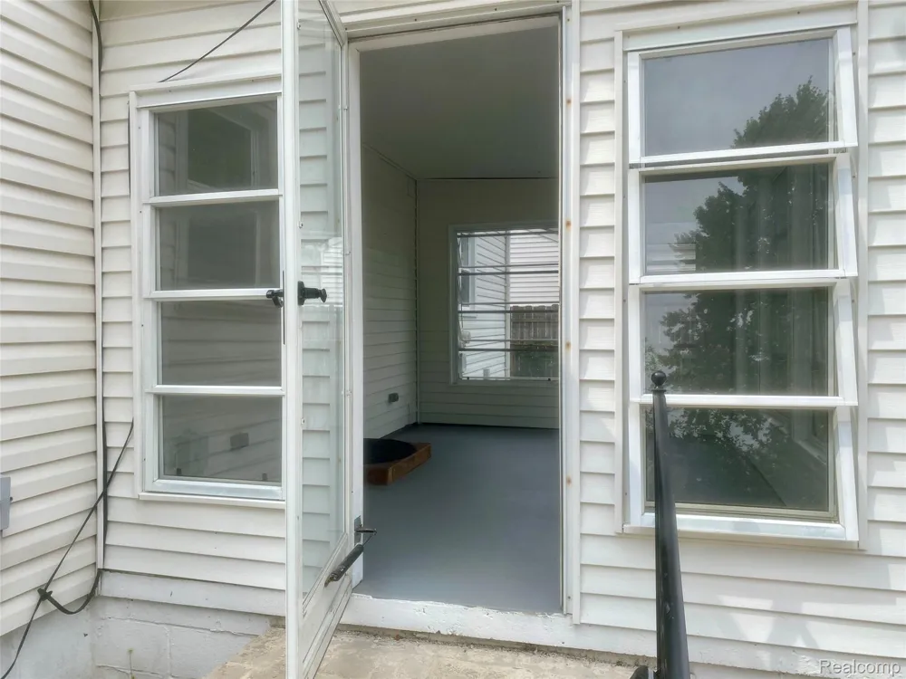 4518 Woodland Avenue Royal Oak City, MI 48073
