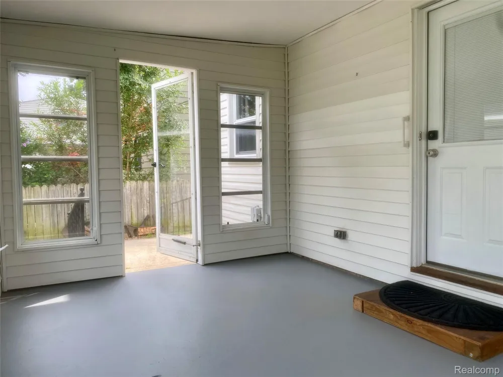 4518 Woodland Avenue Royal Oak City, MI 48073