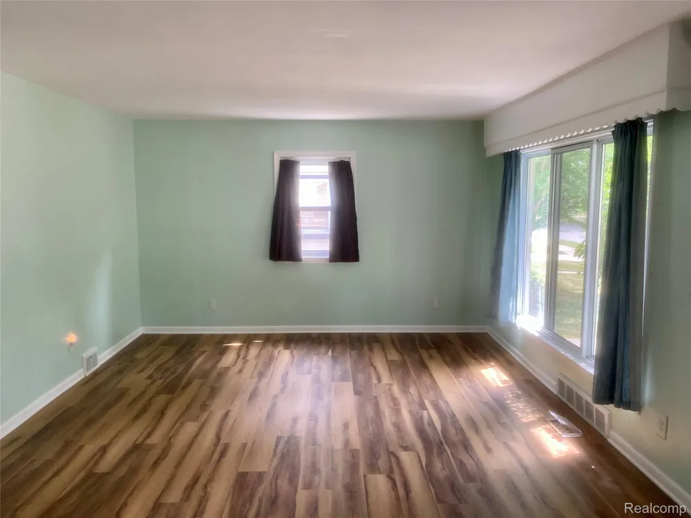 4518 Woodland Avenue Royal Oak City, MI 48073