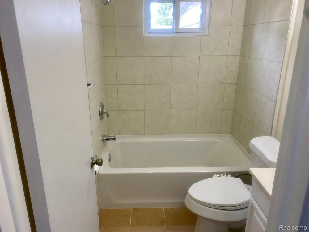 4518 Woodland Avenue Royal Oak City, MI 48073