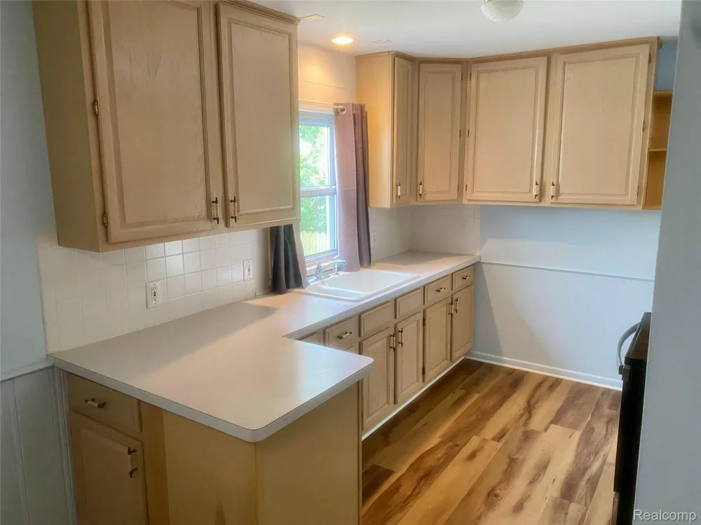 4518 Woodland Avenue Royal Oak City, MI 48073