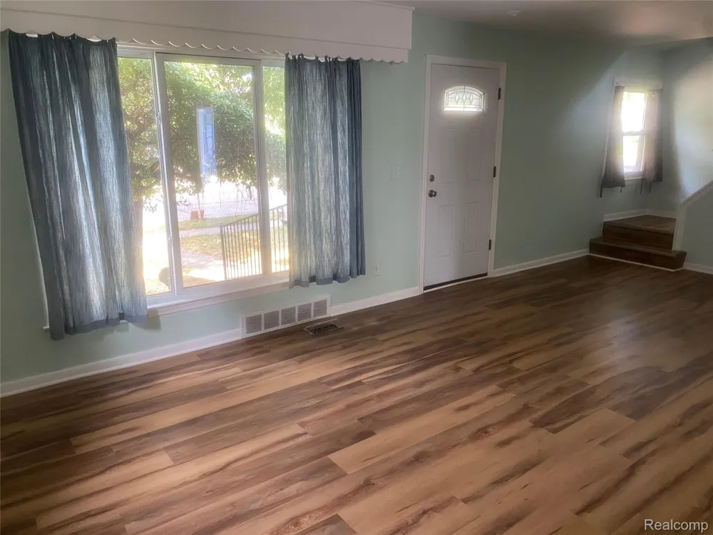 4518 Woodland Avenue Royal Oak City, MI 48073
