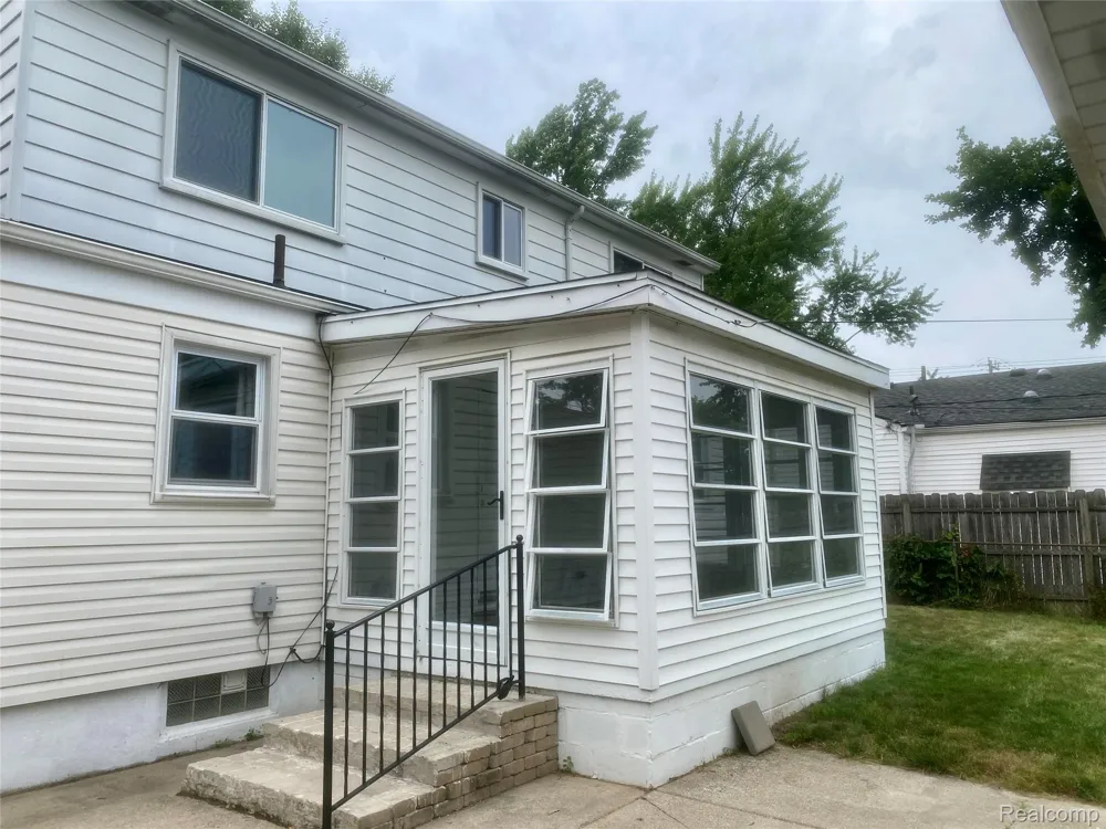 4518 Woodland Avenue Royal Oak City, MI 48073