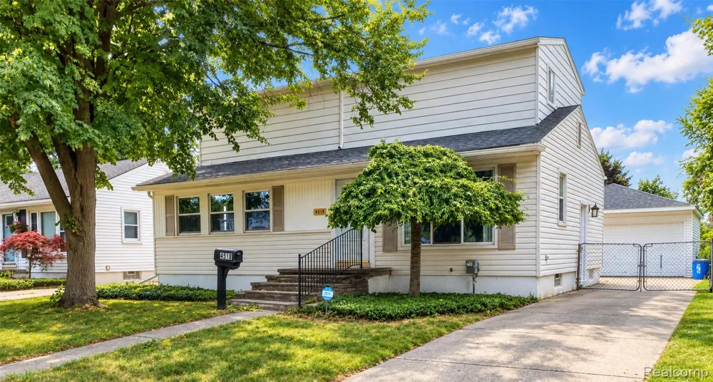 4518 Woodland Avenue Royal Oak City, MI 48073