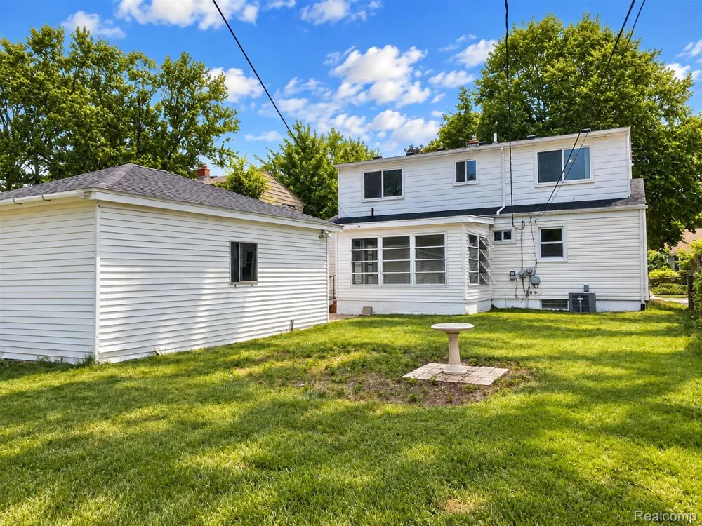 4518 Woodland Avenue Royal Oak City, MI 48073