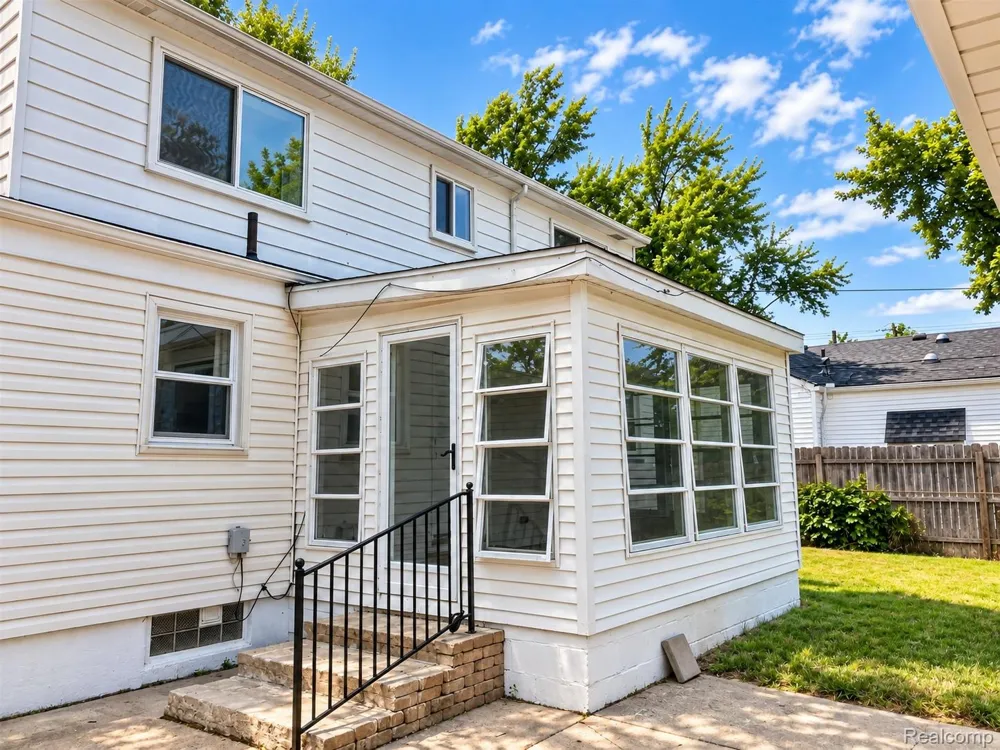4518 Woodland Avenue Royal Oak City, MI 48073