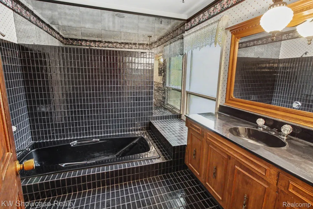 1471 Blue Heron Drive Highland Charter Township, MI 48357