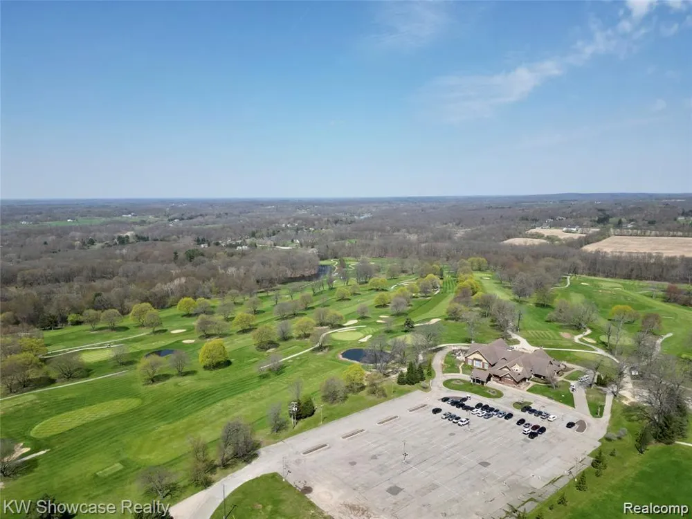 1471 Blue Heron Drive Highland Charter Township, MI 48357