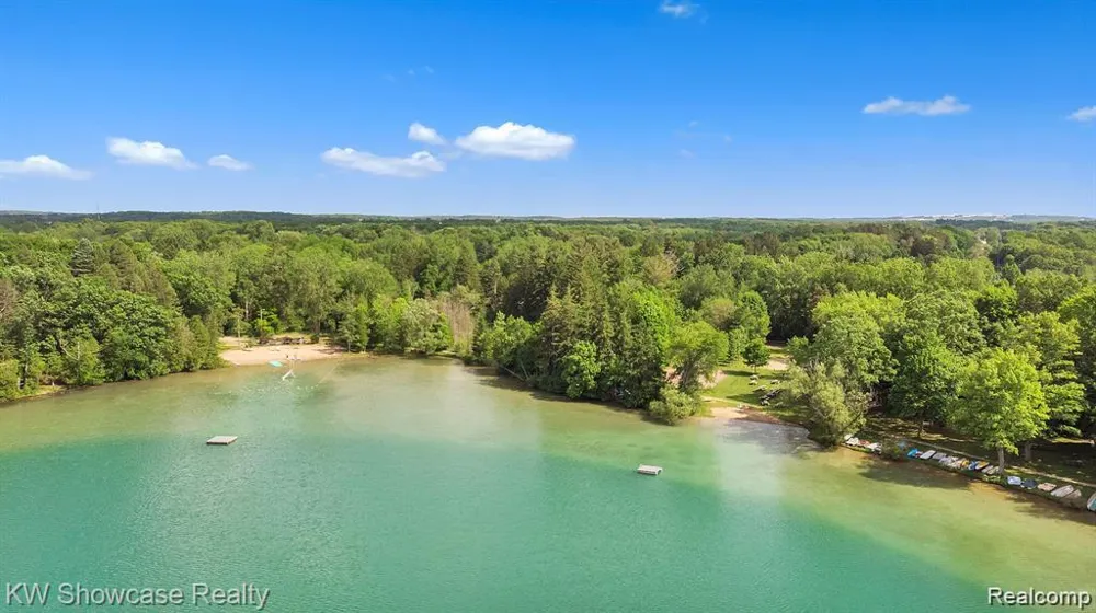 1471 Blue Heron Drive Highland Charter Township, MI 48357