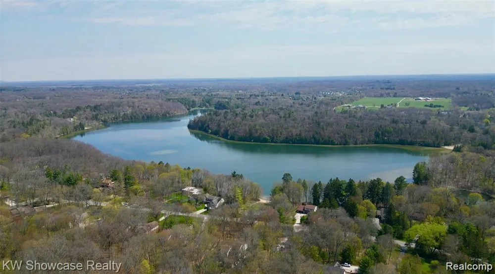1471 Blue Heron Drive Highland Charter Township, MI 48357