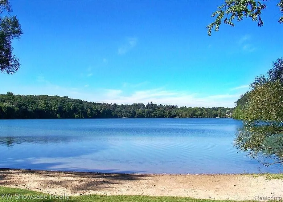 1471 Blue Heron Drive Highland Charter Township, MI 48357