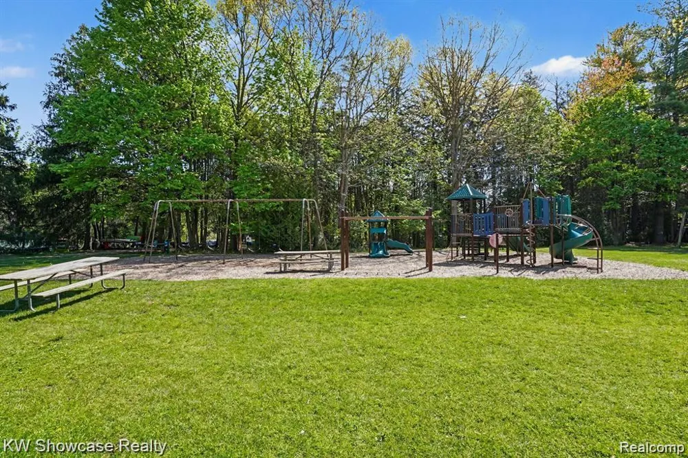 1471 Blue Heron Drive Highland Charter Township, MI 48357