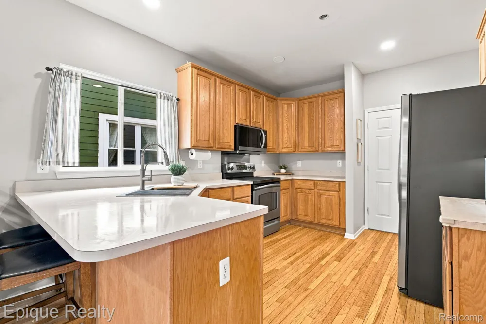 43144 Emerson Way Novi City, MI 48377