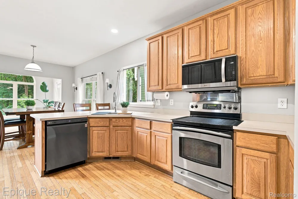 43144 Emerson Way Novi City, MI 48377