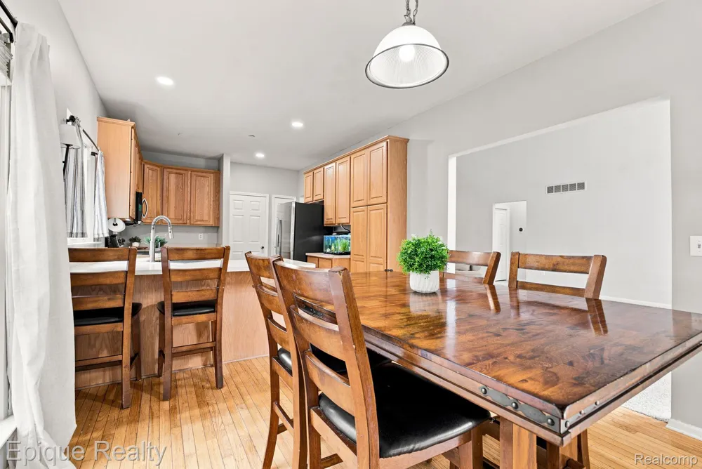 43144 Emerson Way Novi City, MI 48377