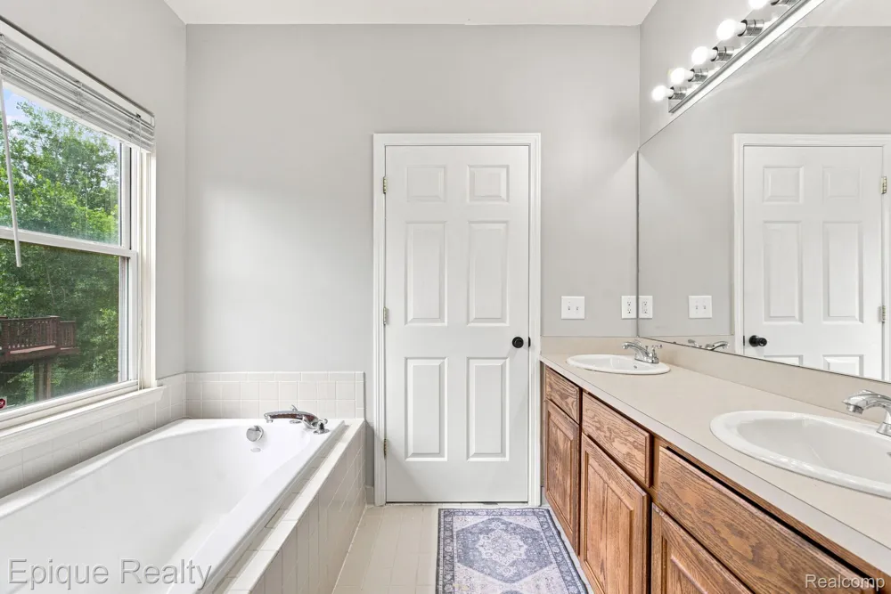 43144 Emerson Way Novi City, MI 48377