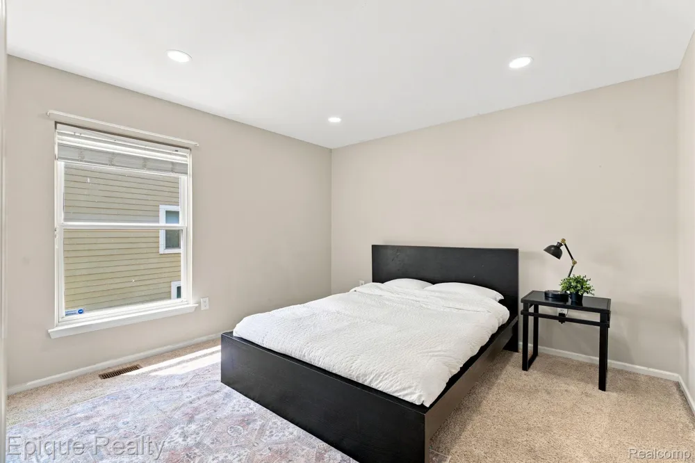 43144 Emerson Way Novi City, MI 48377