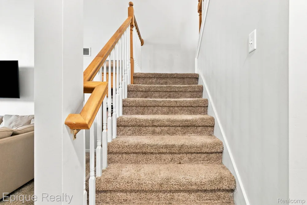 43144 Emerson Way Novi City, MI 48377