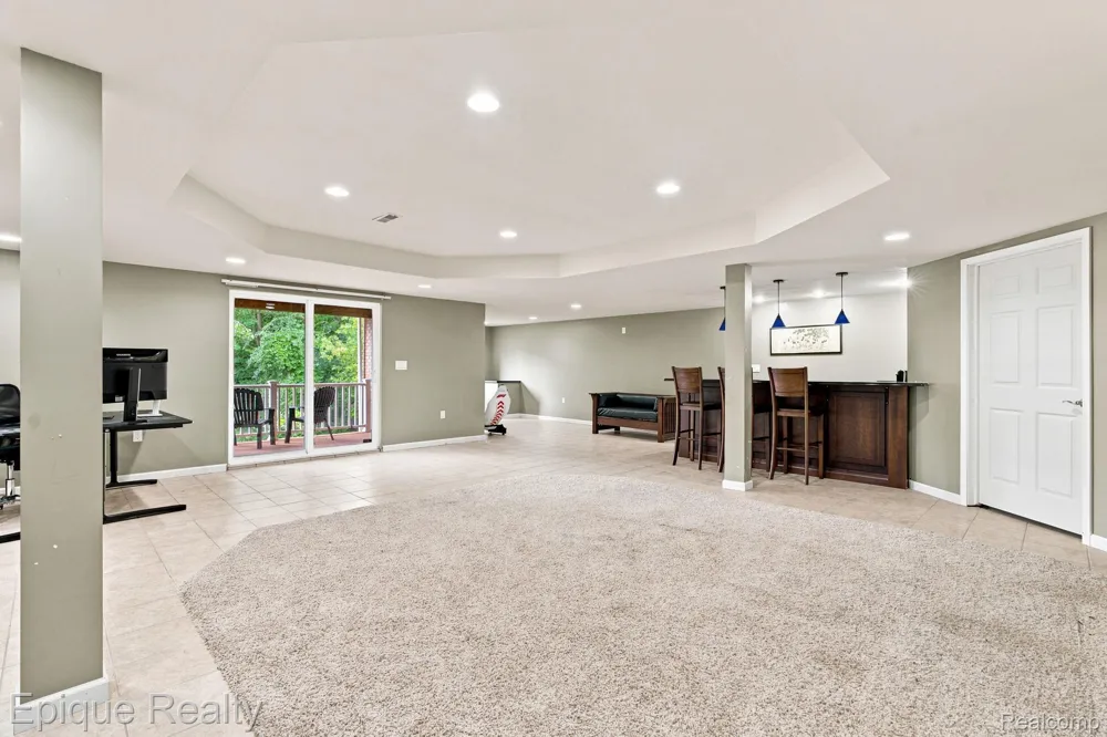 43144 Emerson Way Novi City, MI 48377