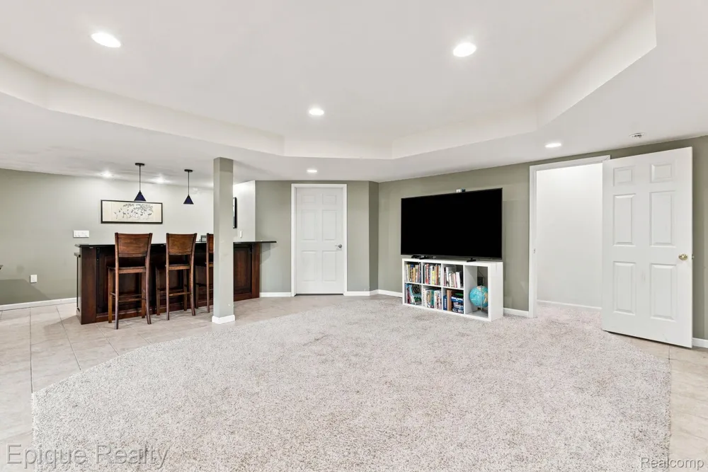 43144 Emerson Way Novi City, MI 48377