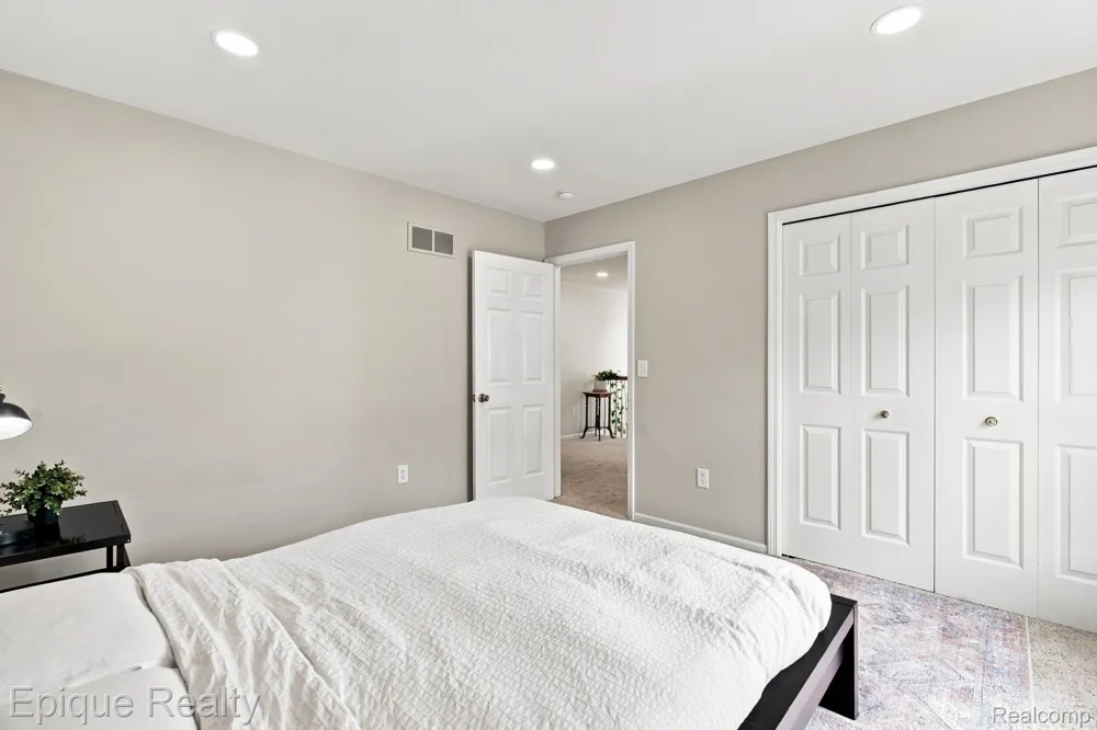 43144 Emerson Way Novi City, MI 48377