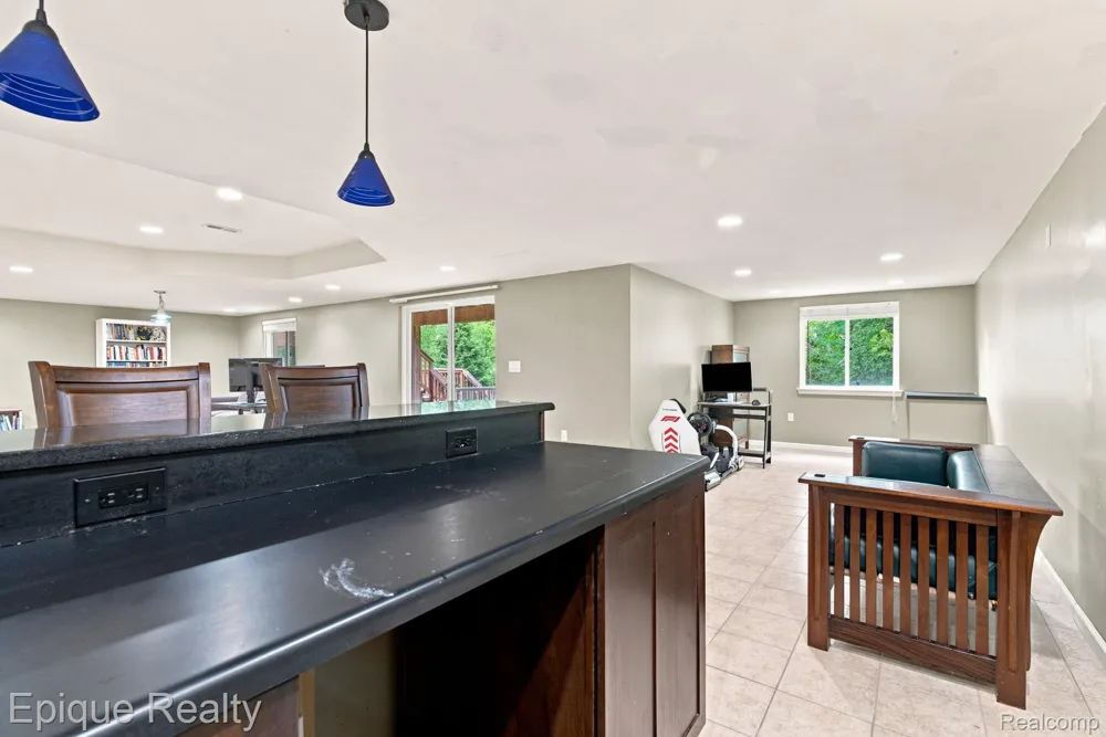 43144 Emerson Way Novi City, MI 48377