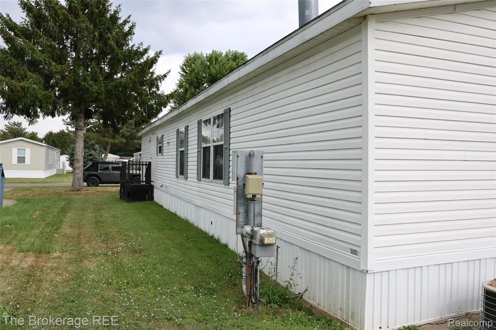 93 Woodcrest Swartz Creek City, MI 48473