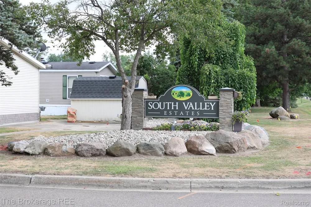 93 Woodcrest Swartz Creek City, MI 48473
