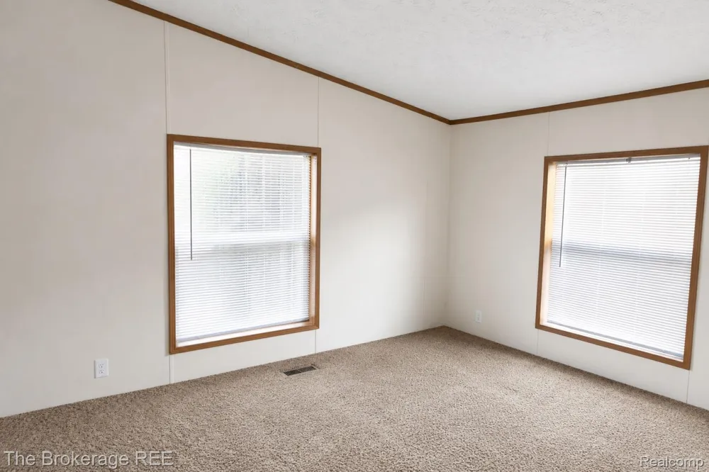 93 Woodcrest Swartz Creek City, MI 48473