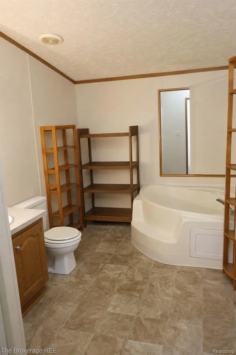 93 Woodcrest Swartz Creek City, MI 48473