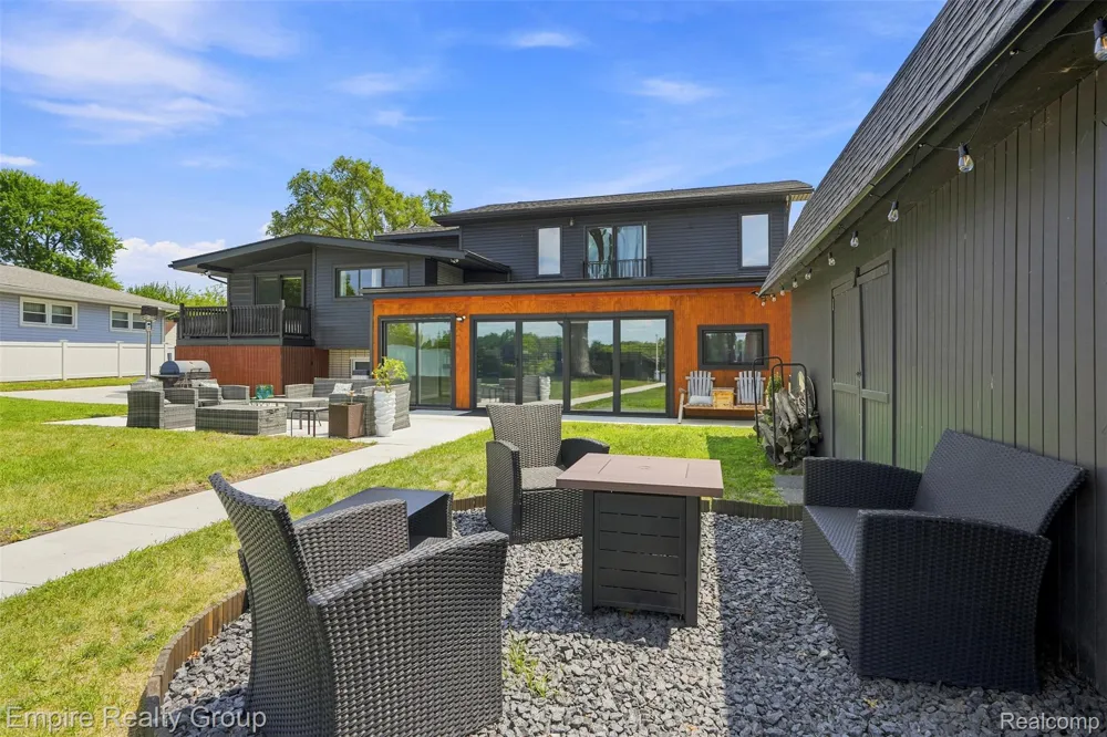 53 Potter Drive Belleville City, MI 48111