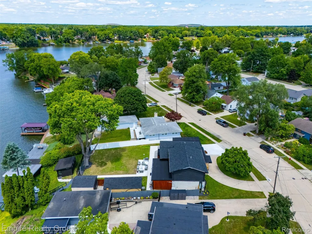 53 Potter Drive Belleville City, MI 48111