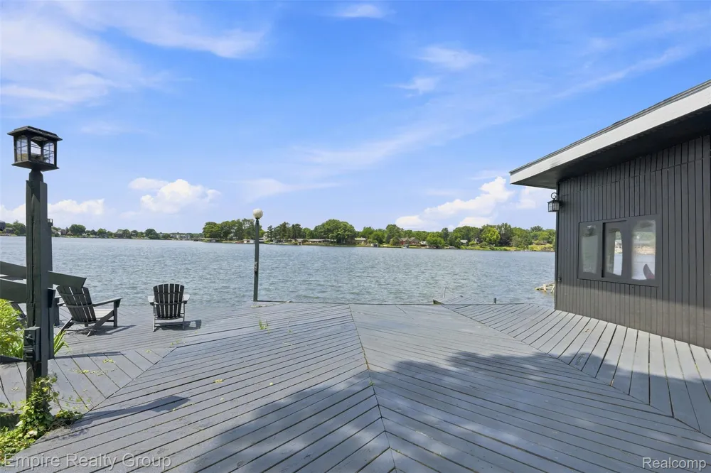 53 Potter Drive Belleville City, MI 48111
