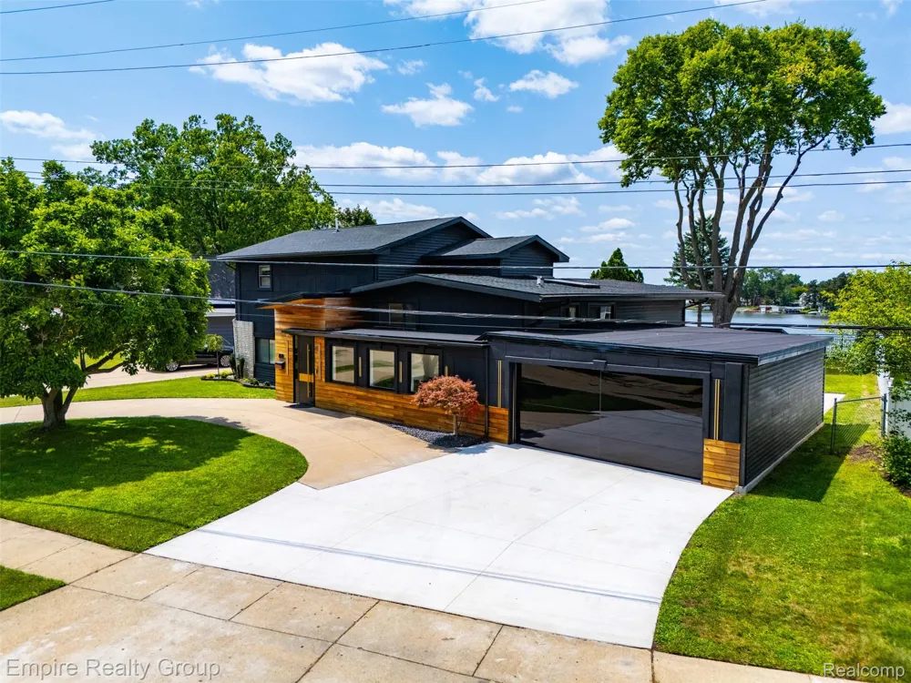 53 Potter Drive Belleville City, MI 48111