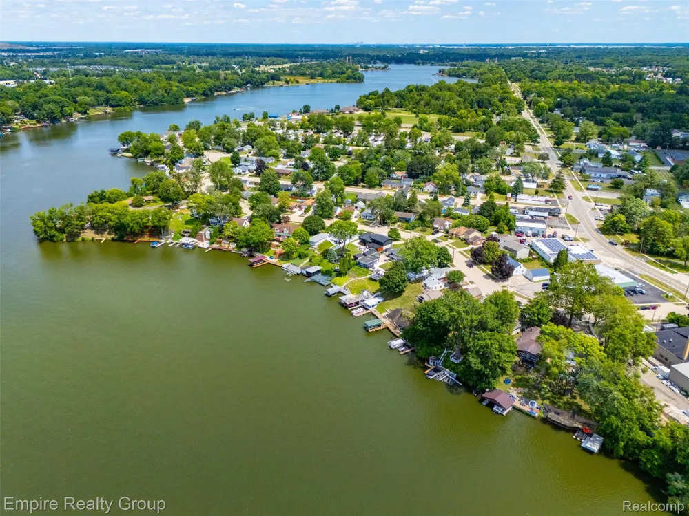 53 Potter Drive Belleville City, MI 48111
