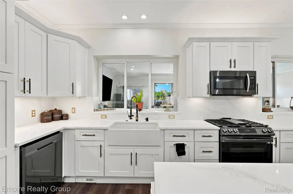 53 Potter Drive Belleville City, MI 48111
