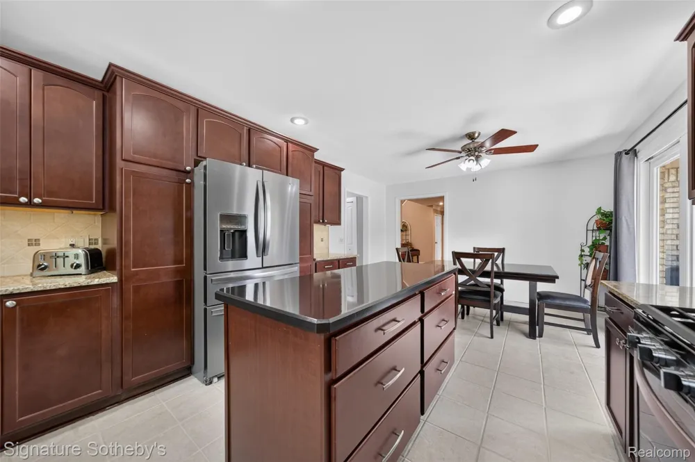 5133 Allison Drive Troy City, MI 48085