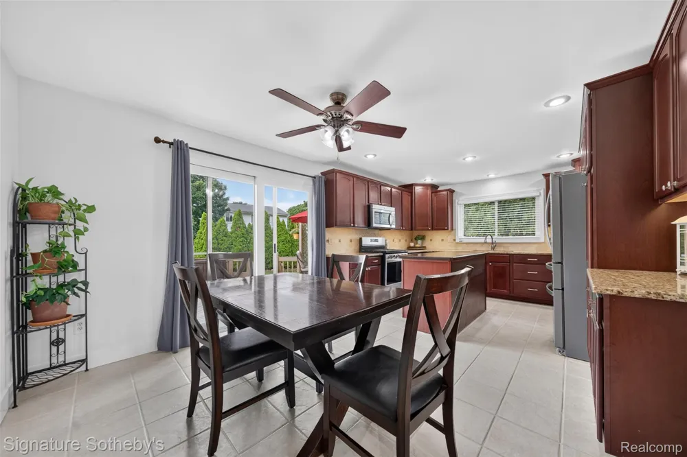 5133 Allison Drive Troy City, MI 48085