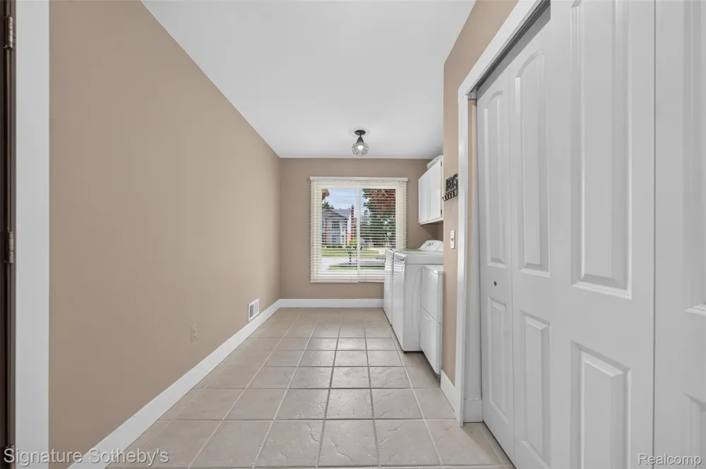 5133 Allison Drive Troy City, MI 48085