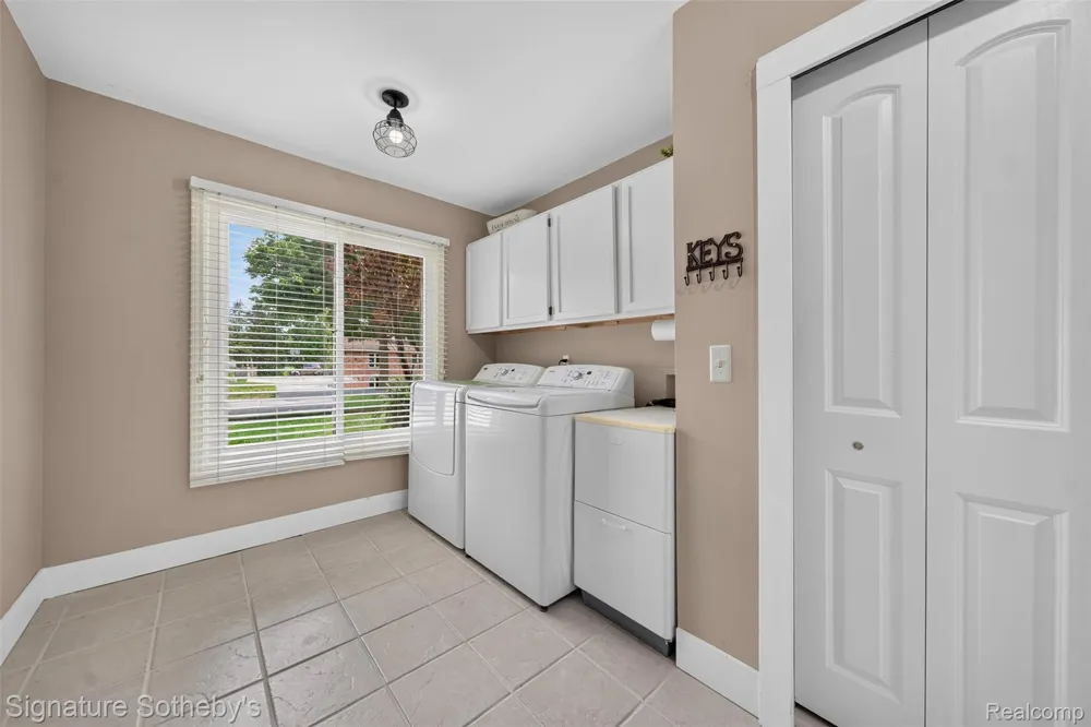 5133 Allison Drive Troy City, MI 48085