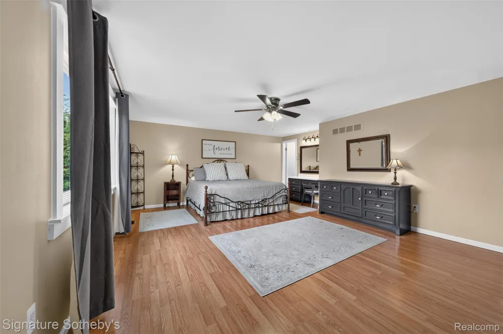 5133 Allison Drive Troy City, MI 48085