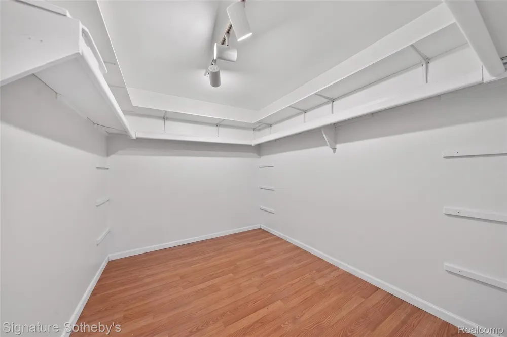 5133 Allison Drive Troy City, MI 48085