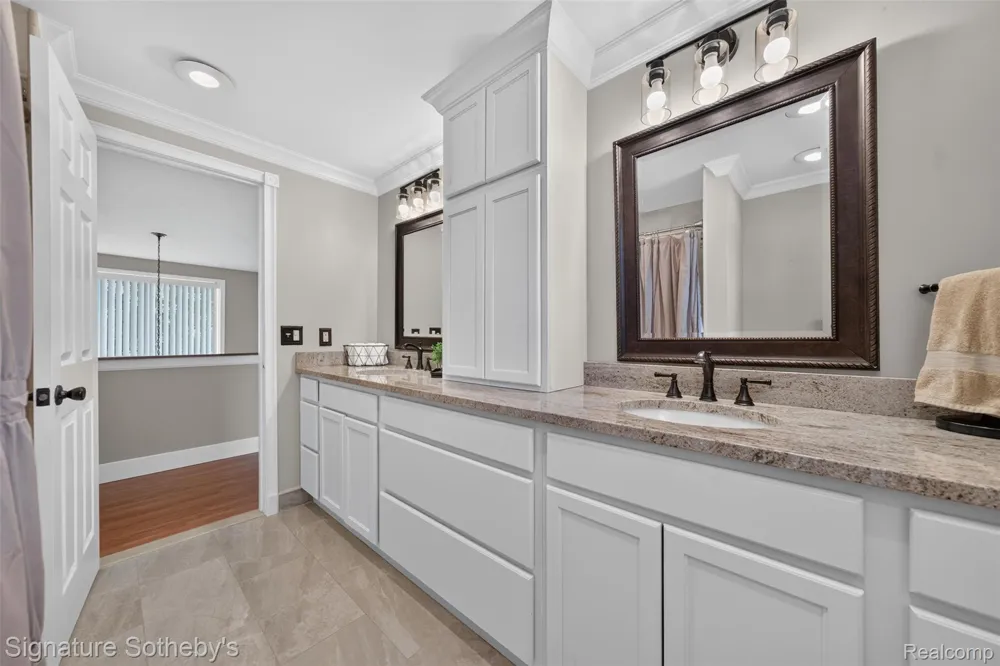 5133 Allison Drive Troy City, MI 48085