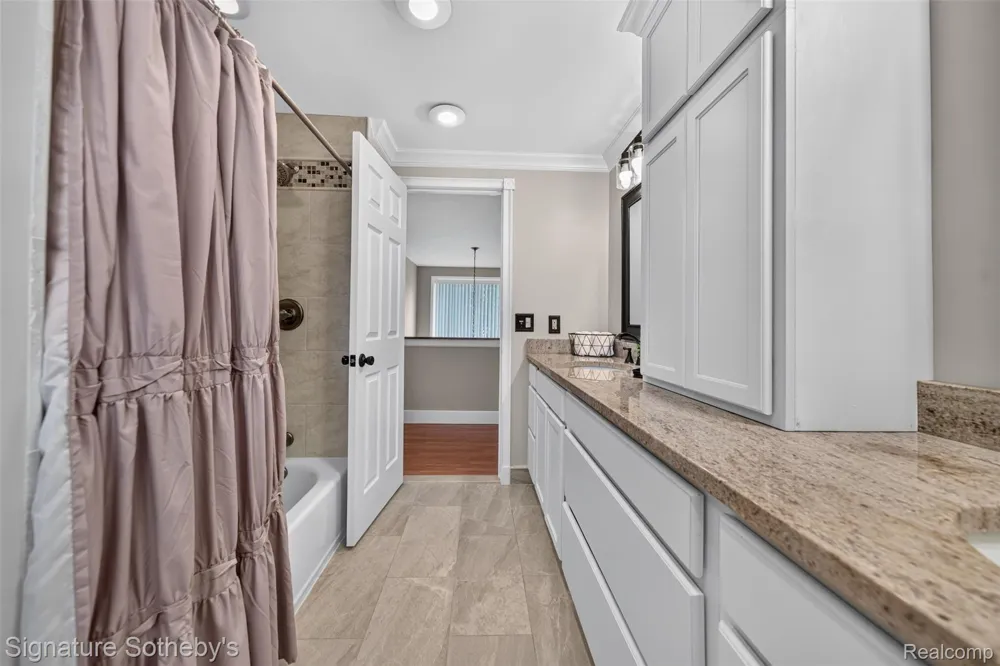 5133 Allison Drive Troy City, MI 48085