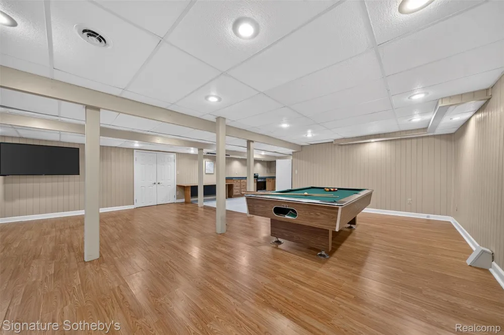 5133 Allison Drive Troy City, MI 48085
