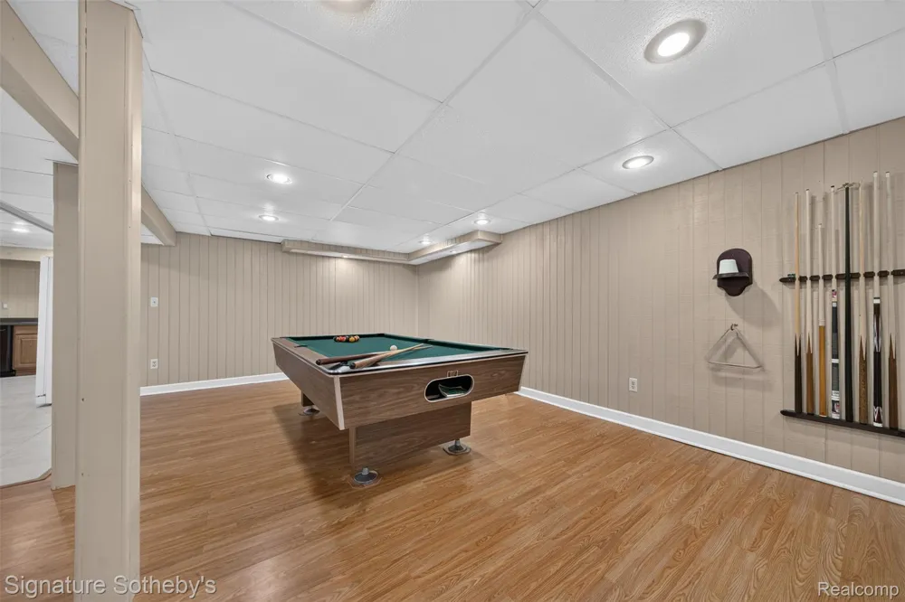 5133 Allison Drive Troy City, MI 48085