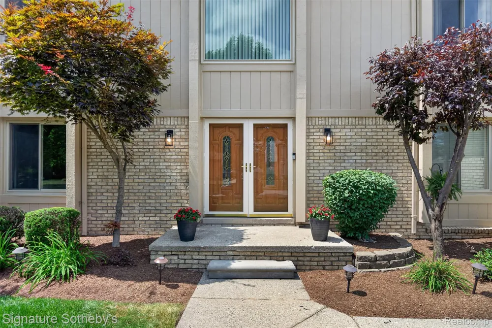 5133 Allison Drive Troy City, MI 48085