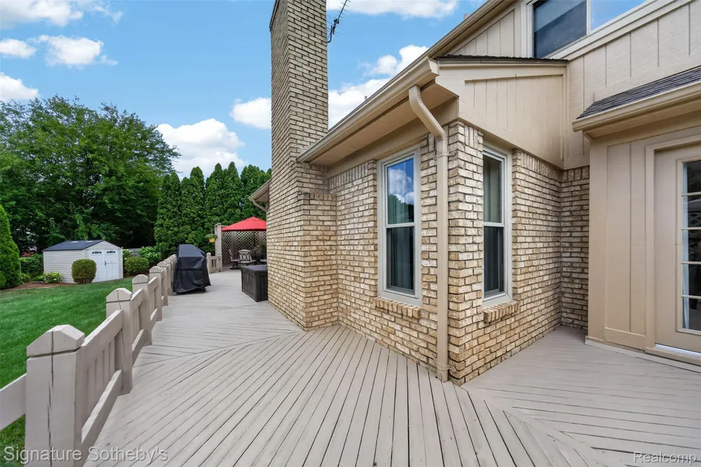 5133 Allison Drive Troy City, MI 48085