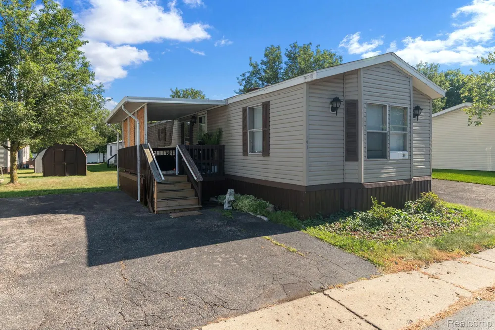 351 North Squirrel Road #141 Auburn Hills City, MI 48326